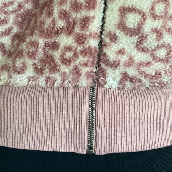 L* Space NWT Kat Power pink cheetah print Sherpa cropped jacket - Picture 7 of 10